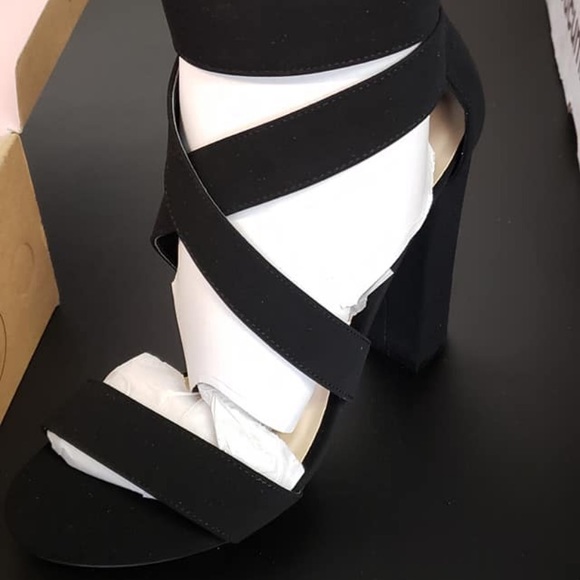 ONE STYLE. Different shoe sizes. ONLY $38 - Picture 6 of 7